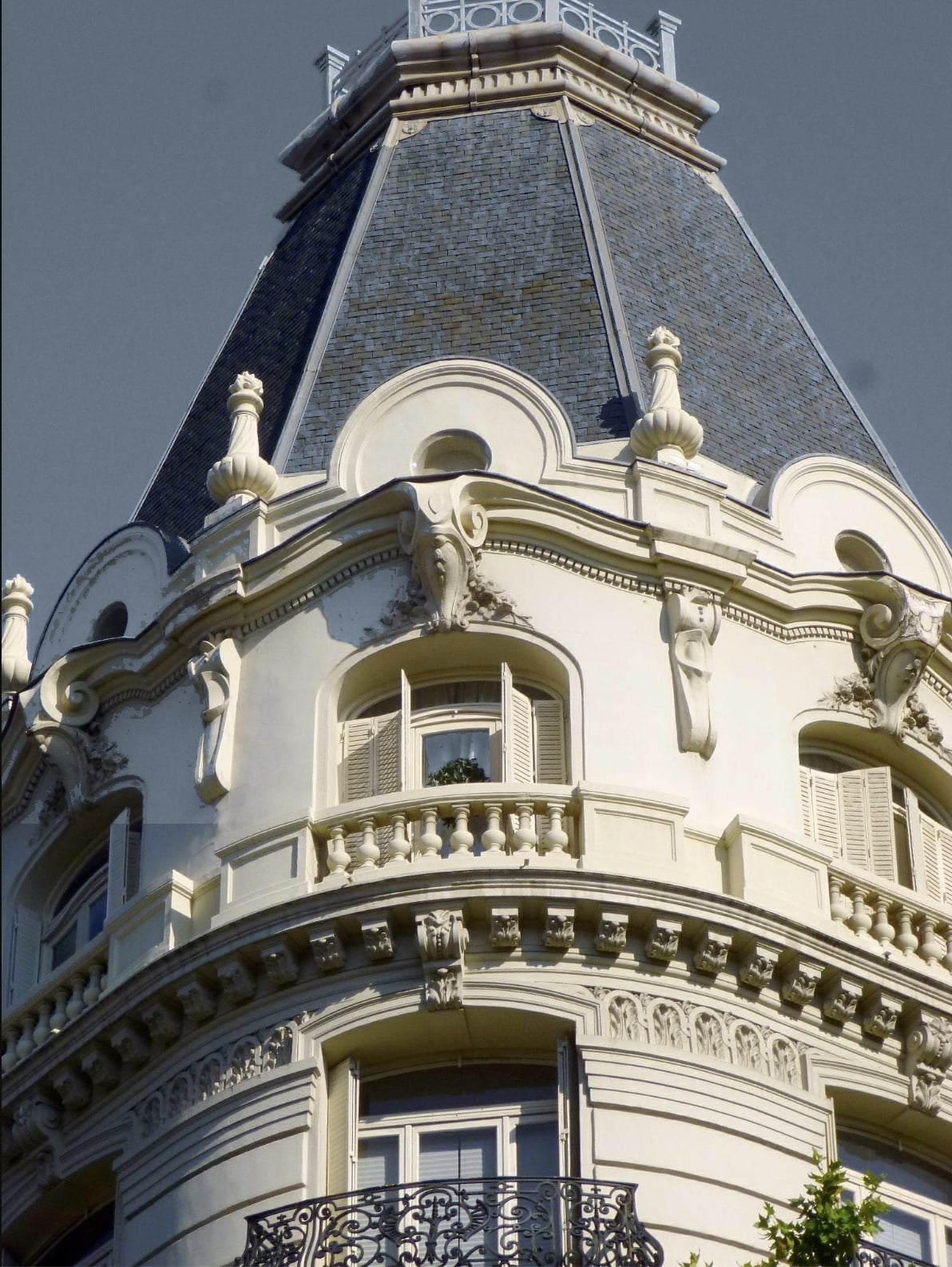 Torreón señorial con cúpula de pizarra en el Barrio de Salamanca, Madrid